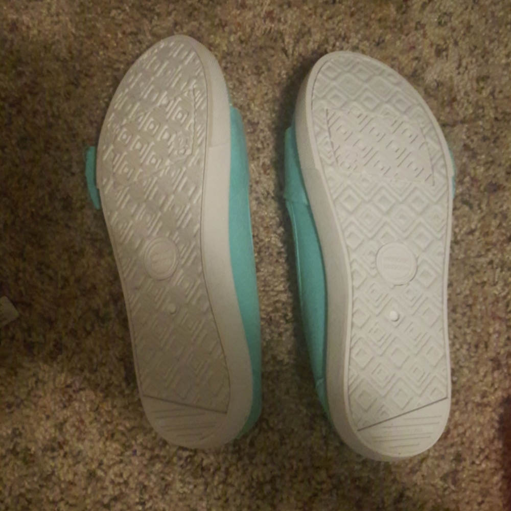 Shoes - Picture 2 of 3